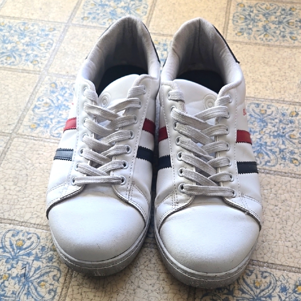 Ben Sherman Stylish White Sneakers with Red and navy blue Stripes. Size 9UK 10US